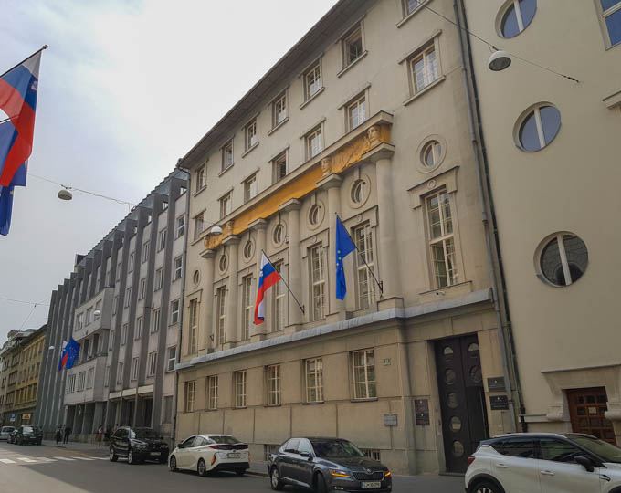 Slika institucije:  Urad Republike Slovenije za makroekonomske analize in razvoj